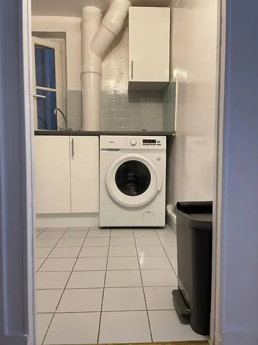 26 Sqm City Center Sunny Apartment Párizs